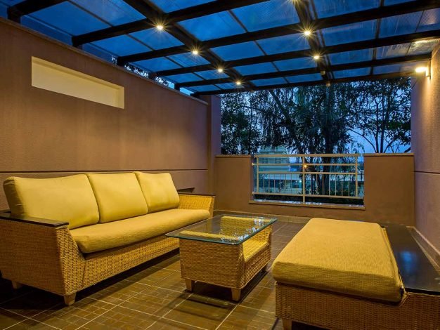 outside-sit-out-for-villa